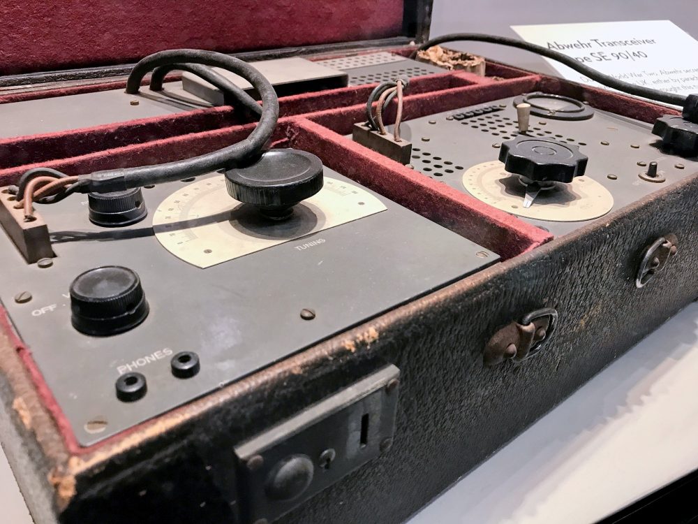 German Agent suitcase transmitter