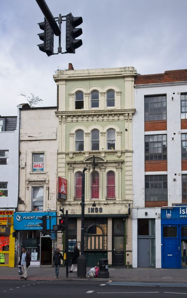 Blue Anchor 1770 - 2000 Whitechapel Road