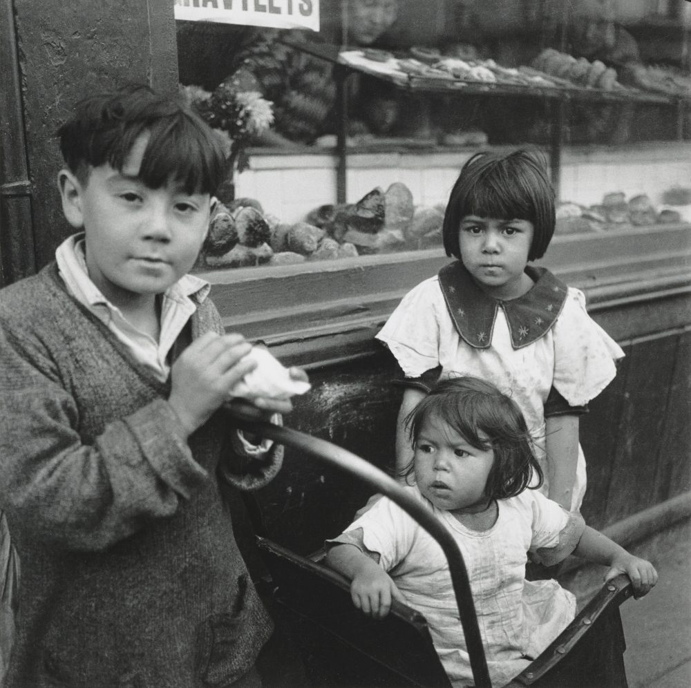 Children in Whitechapel by Edith Tudor-Hart 1930s