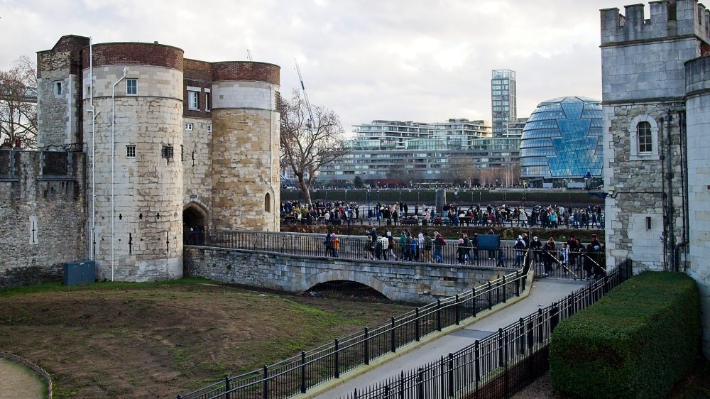 The Byward Tower (left) completed around 1280