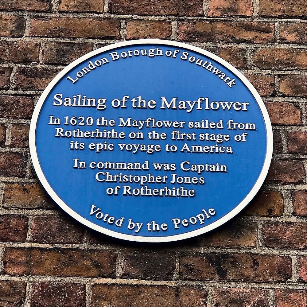 Blue plaque commemorating the sailing of the Mayflower from Rotherhithe in 1629