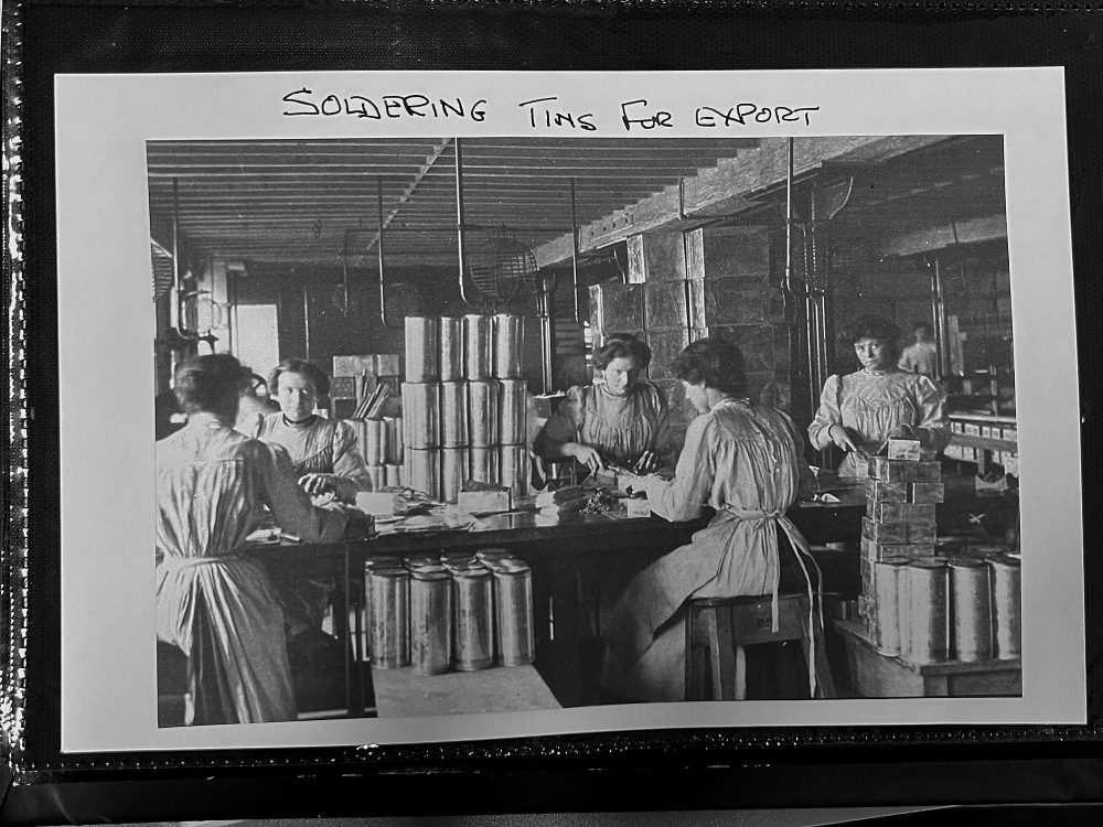 Soldering tins for export at Peek Frean's biscuit factory Bermondsey, 1920s