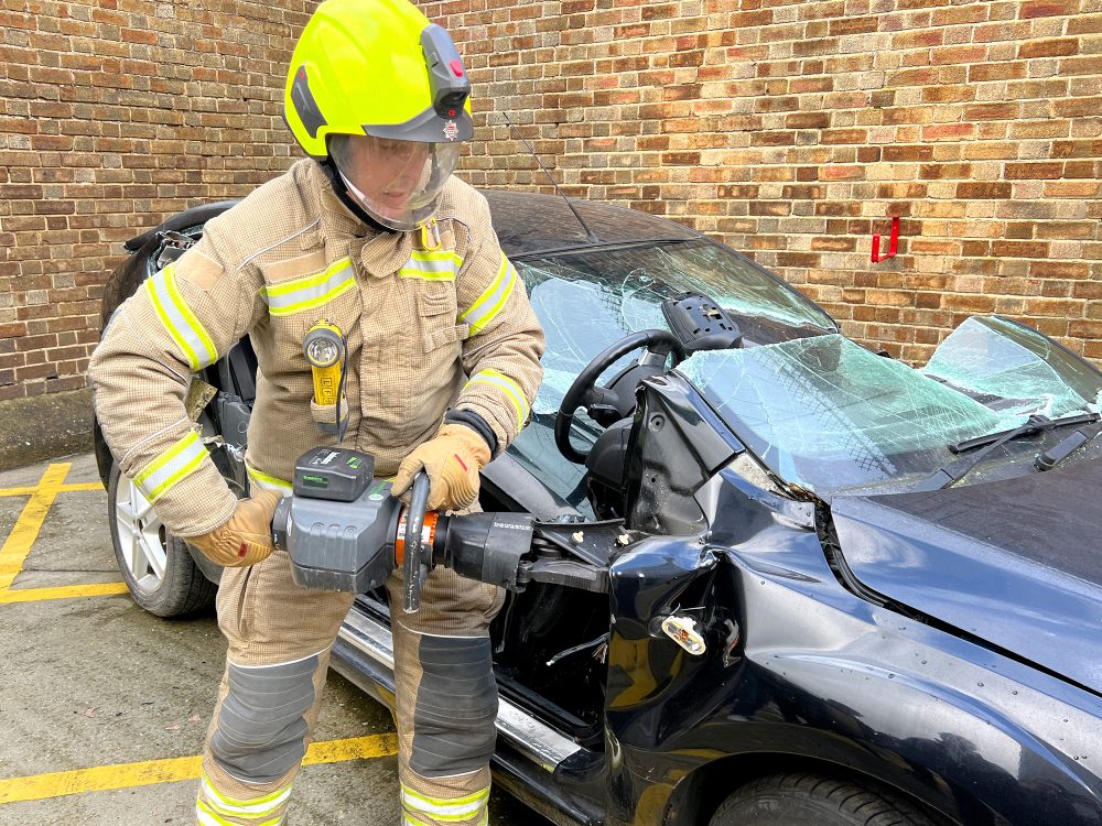 A special tool to prise a car door hinge open