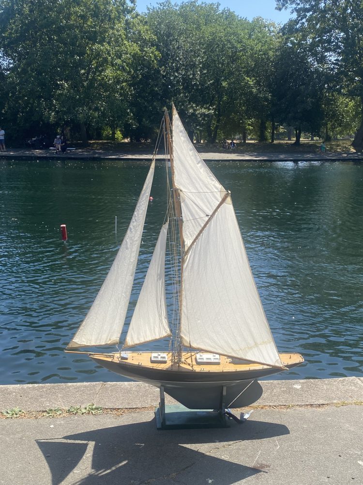 A really pretty little boat at the Victoria Park Model Boat pond